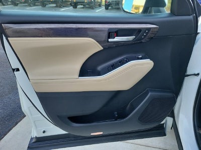 2023 Toyota Highlander Platinum