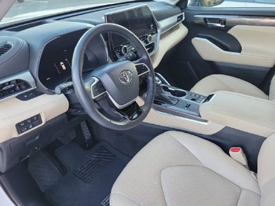 2023 Toyota Highlander Platinum