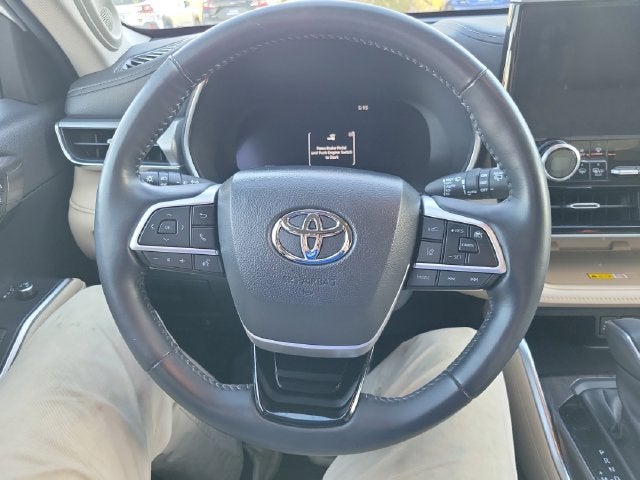 2023 Toyota Highlander Platinum